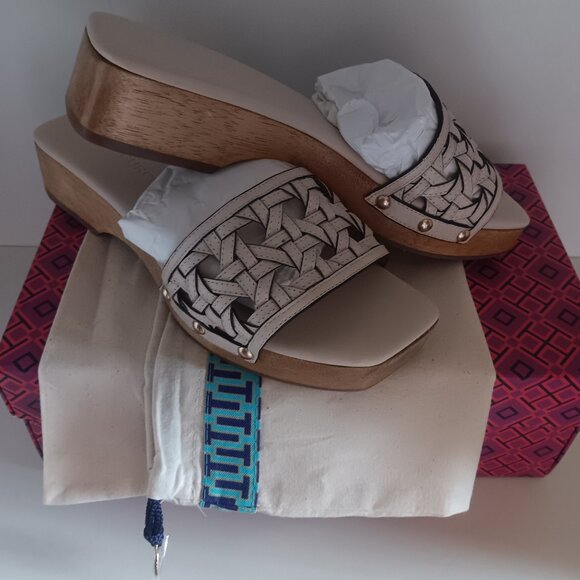 TORY BURCH BASKET WEAVE STUDDED CREAM CALFSKIN LEATHER SANDLES - Picture 8 of 10